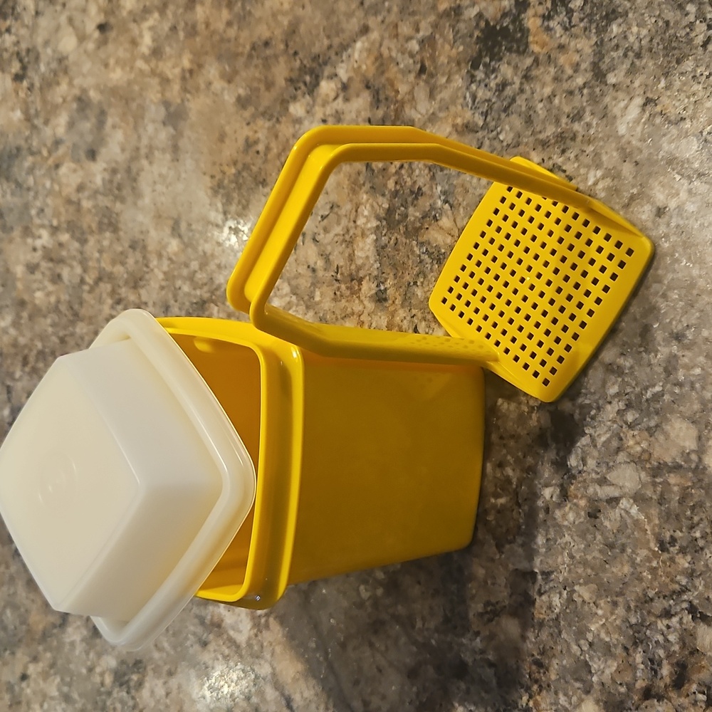 Vintage 1970s Tupperware #13307 Pickle Or Olive Container 3 Piece Set